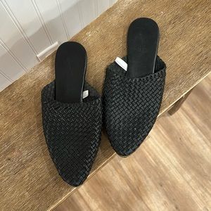 Universal threads black woven mule flats 8.5